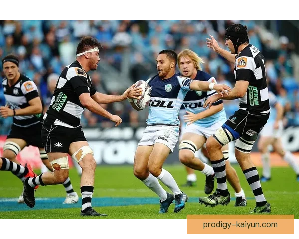 主场作战的球队表现回暖，足球赛事中的主场战绩持续提升引人关注