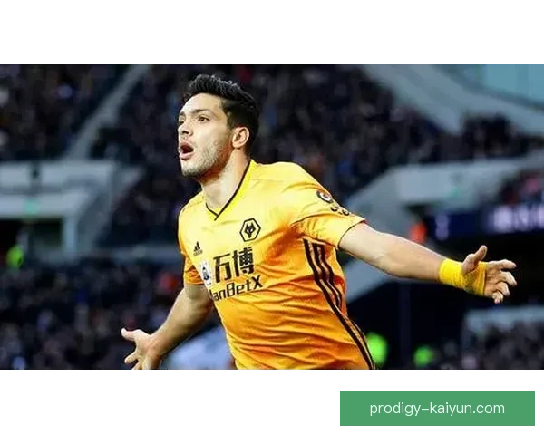 尼斯转会策略分析：球队在新赛季中期保持竞争力与目标明确